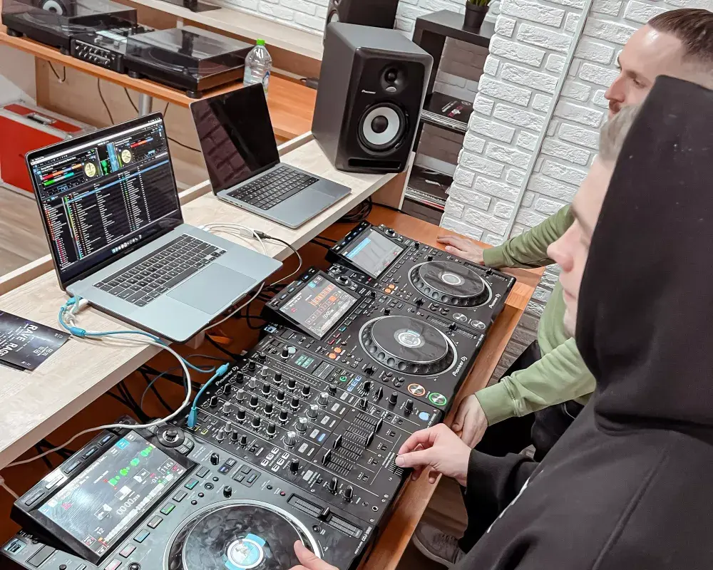Индивидуальное занятие в Pioneer DJ School