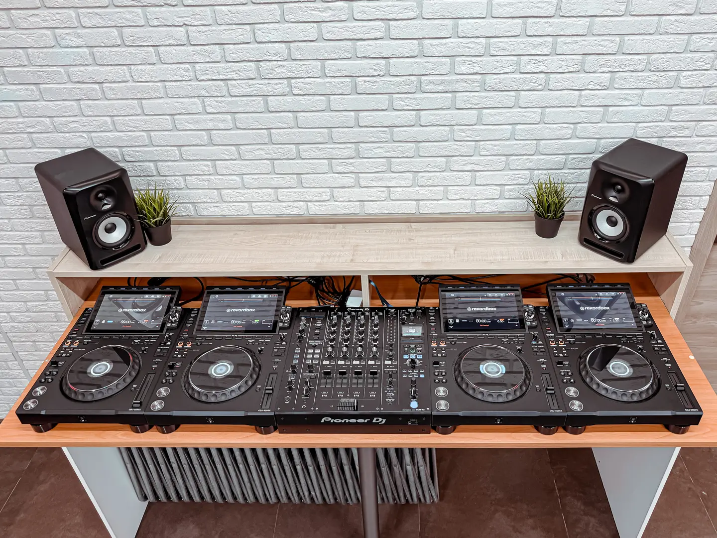 Оборудование Pioneer DJ в школе