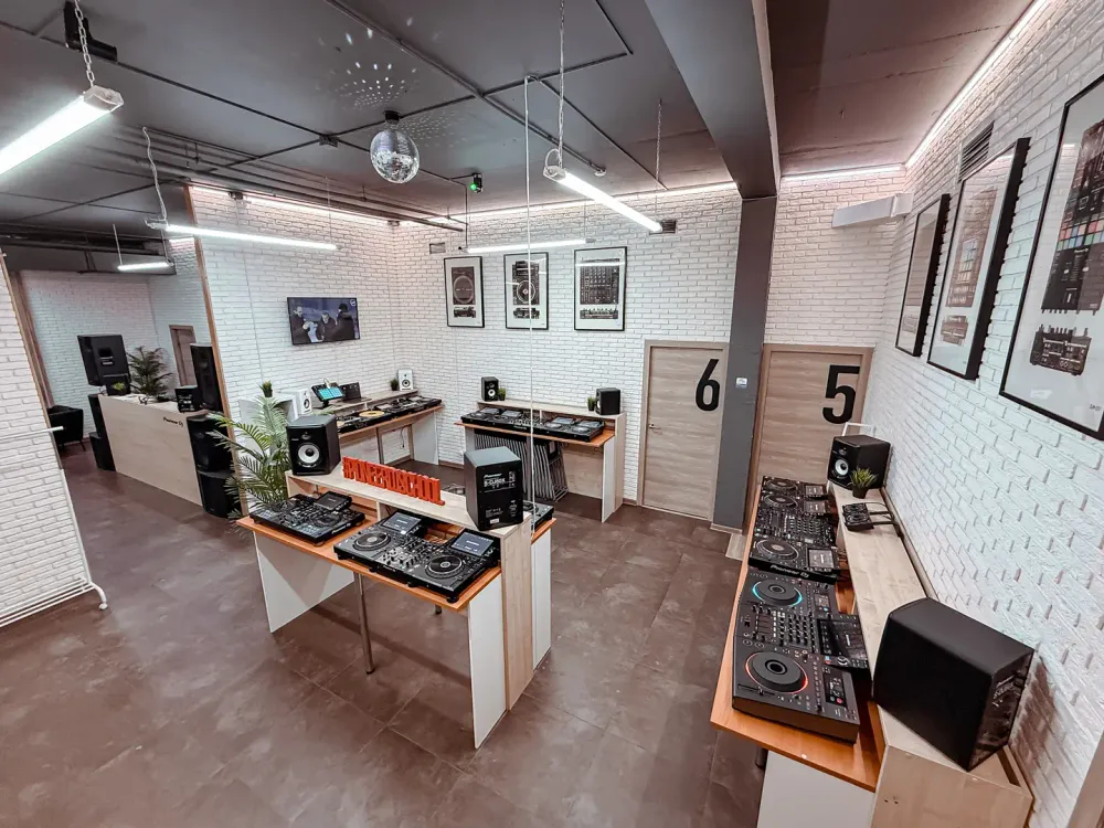 Тренинг-зал Pioneer DJ School - фото 1